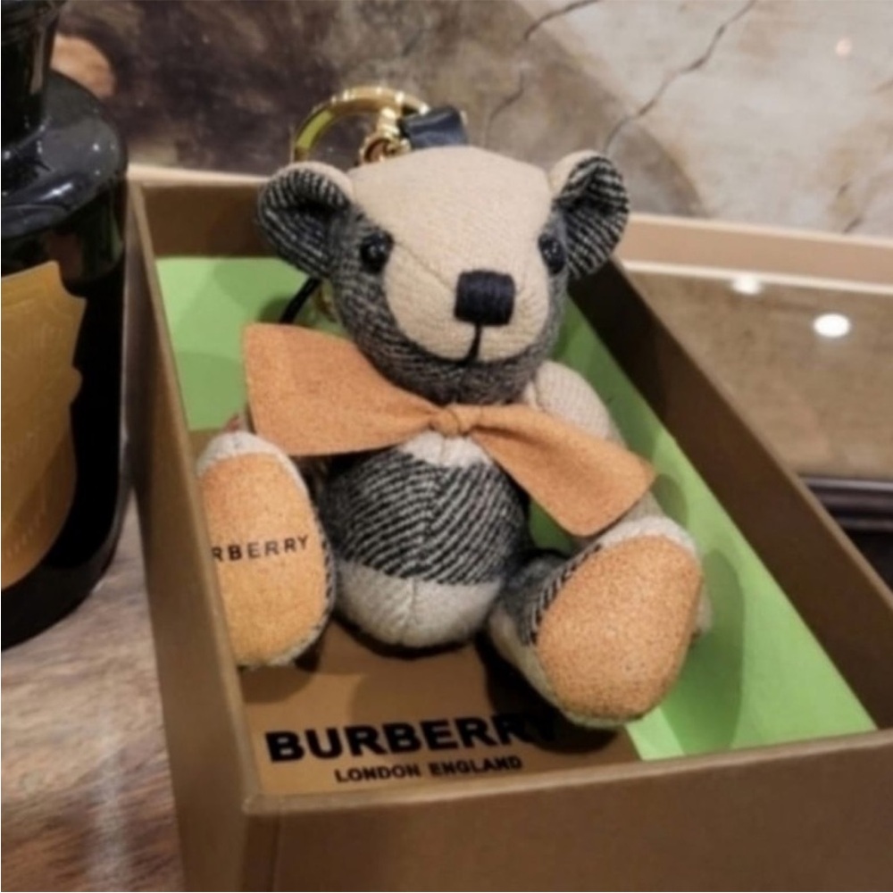 Burberry Keychain - Picture 4 of 8